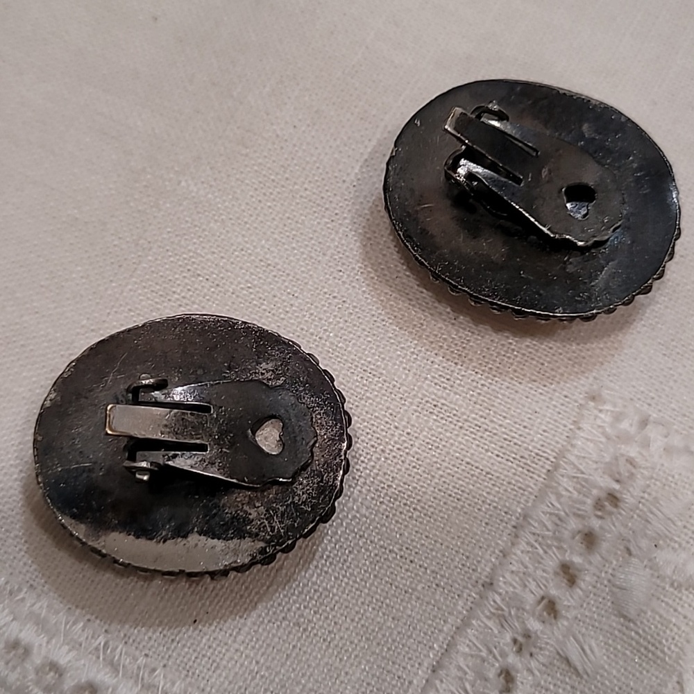 Earrings Vintage Antiqued Clip - Picture 2 of 4